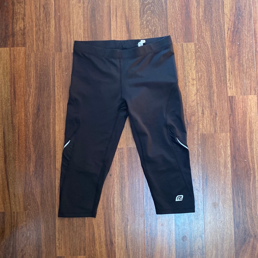 RoadRunner black cropped leggings knee length